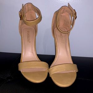 Nude 4 1/2 inch heels! No box.
